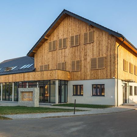 Hotel Naturum Милич Екстериор снимка
