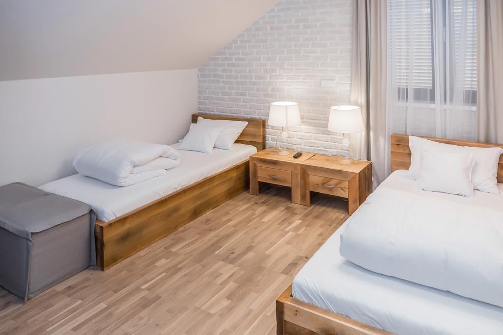 Hotel Naturum Милич Екстериор снимка