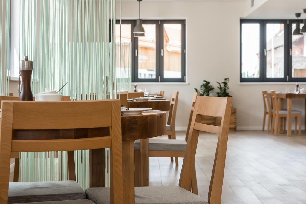 Hotel Naturum Милич Екстериор снимка
